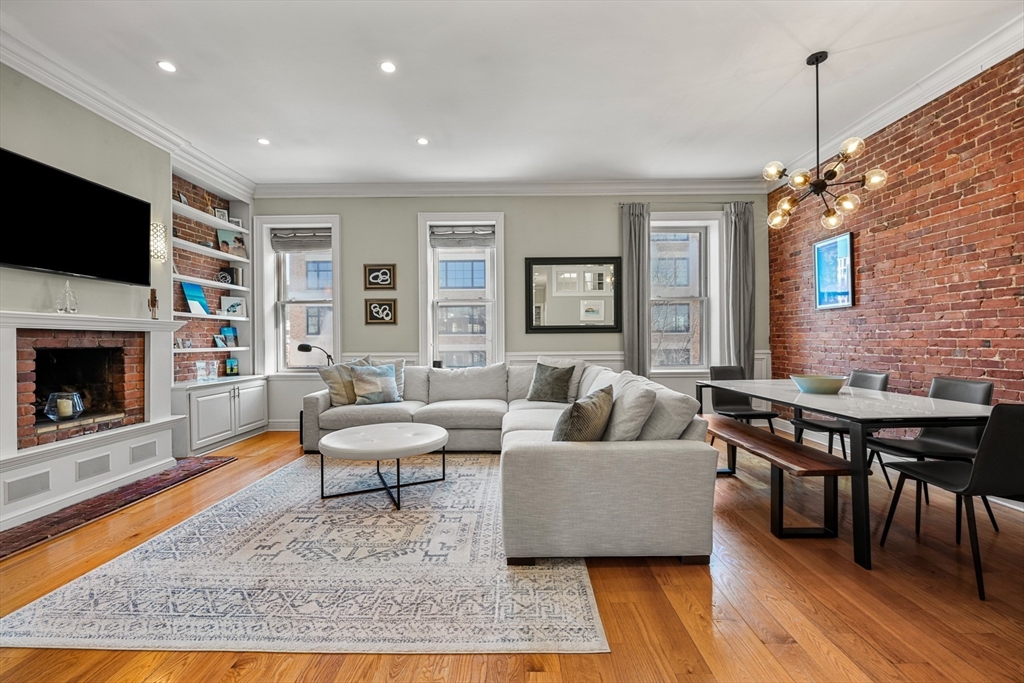 82 Berkeley Street, Boston, Massachusetts, 3 Bedrooms Bedrooms, 5 Rooms Rooms,2 BathroomsBathrooms,Residential,For Sale,Berkeley Street,73337936