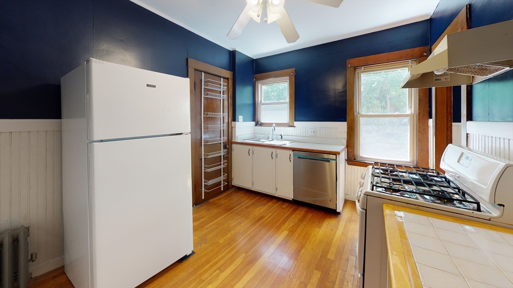 47-49 Rockwell Street, Boston, Massachusetts, 2 Bedrooms Bedrooms, 3 Rooms Rooms,1 BathroomBathrooms,Residential Lease,For Rent,Rockwell Street,73338015