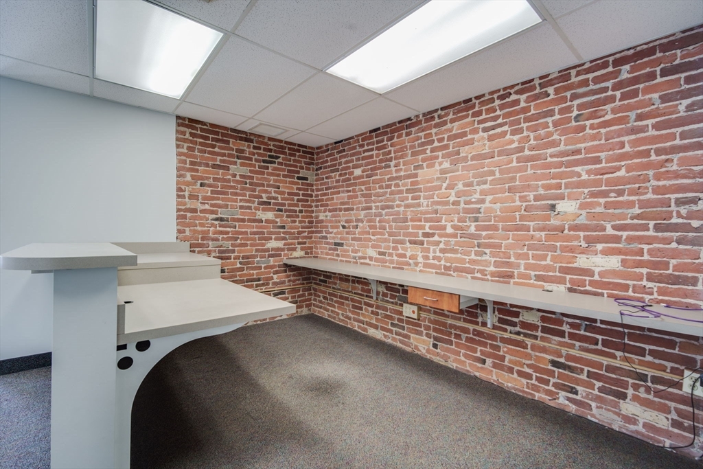 222 Carew St, Springfield, Massachusetts, ,Commercial Lease,For Rent,Carew St,73338165