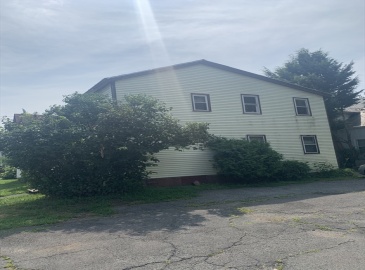 124 Davis St, Greenfield, Massachusetts, 7 Bedrooms Bedrooms, 15 Rooms Rooms,4 BathroomsBathrooms,Residential Income,For Sale,Davis St,73268271