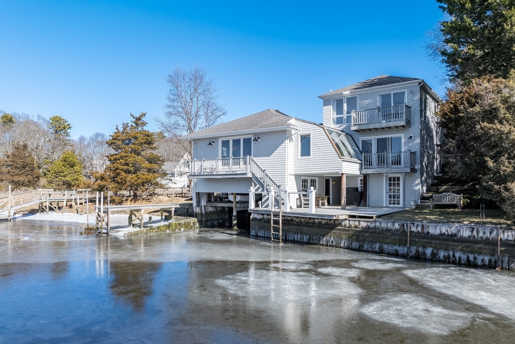 818 South Main Street, Barnstable, Massachusetts, 3 Bedrooms Bedrooms, 7 Rooms Rooms,2.5 BathroomsBathrooms,Residential,For Sale,South Main Street,73338495