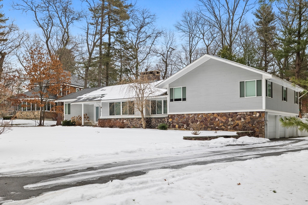 9 Durham Drive, Lynnfield, Massachusetts, 4 Bedrooms Bedrooms, 9 Rooms Rooms,3.5 BathroomsBathrooms,Residential,For Sale,Durham Drive,73338476