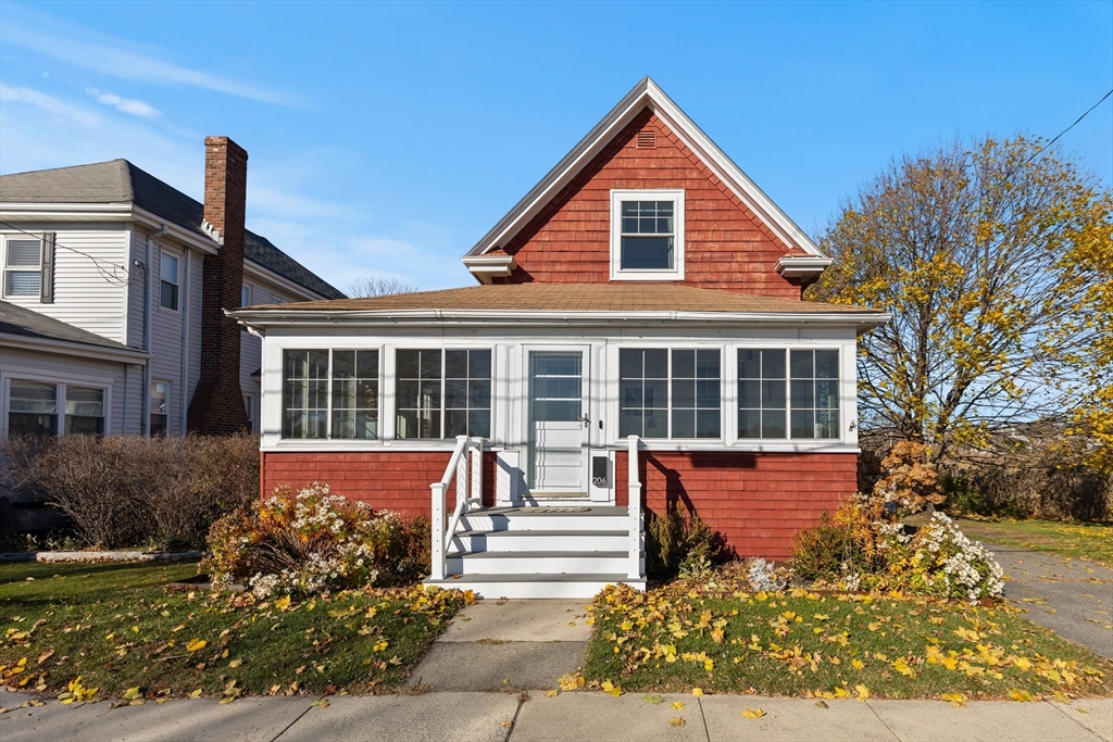 206 Washington Ave, Winthrop, Massachusetts, 2 Bedrooms Bedrooms, 7 Rooms Rooms,1.5 BathroomsBathrooms,Residential,For Sale,Washington Ave,73338706