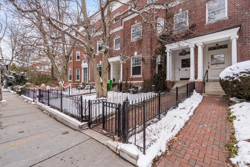 80 Monmouth St, Brookline, Massachusetts, 7 Bedrooms Bedrooms, 9 Rooms Rooms,3.5 BathroomsBathrooms,Residential,For Sale,Monmouth St,73338521