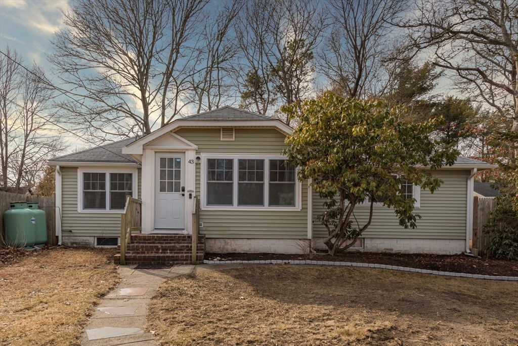 43 Wilson Ave, Bourne, Massachusetts, 2 Bedrooms Bedrooms, 4 Rooms Rooms,1 BathroomBathrooms,Residential,For Sale,Wilson Ave,73337812