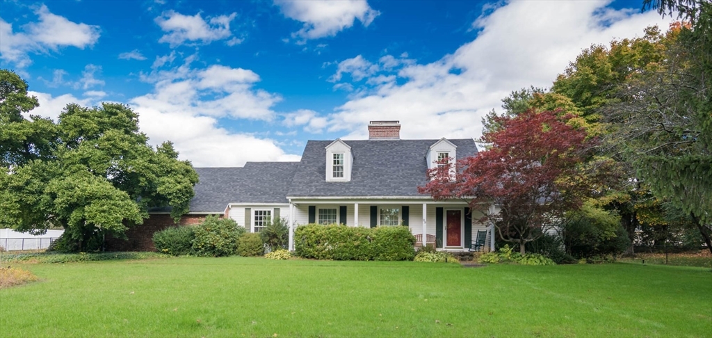 25 Bellview Circle, Amherst, Massachusetts, 4 Bedrooms Bedrooms, 7 Rooms Rooms,2.5 BathroomsBathrooms,Residential,For Sale,Bellview Circle,73338670