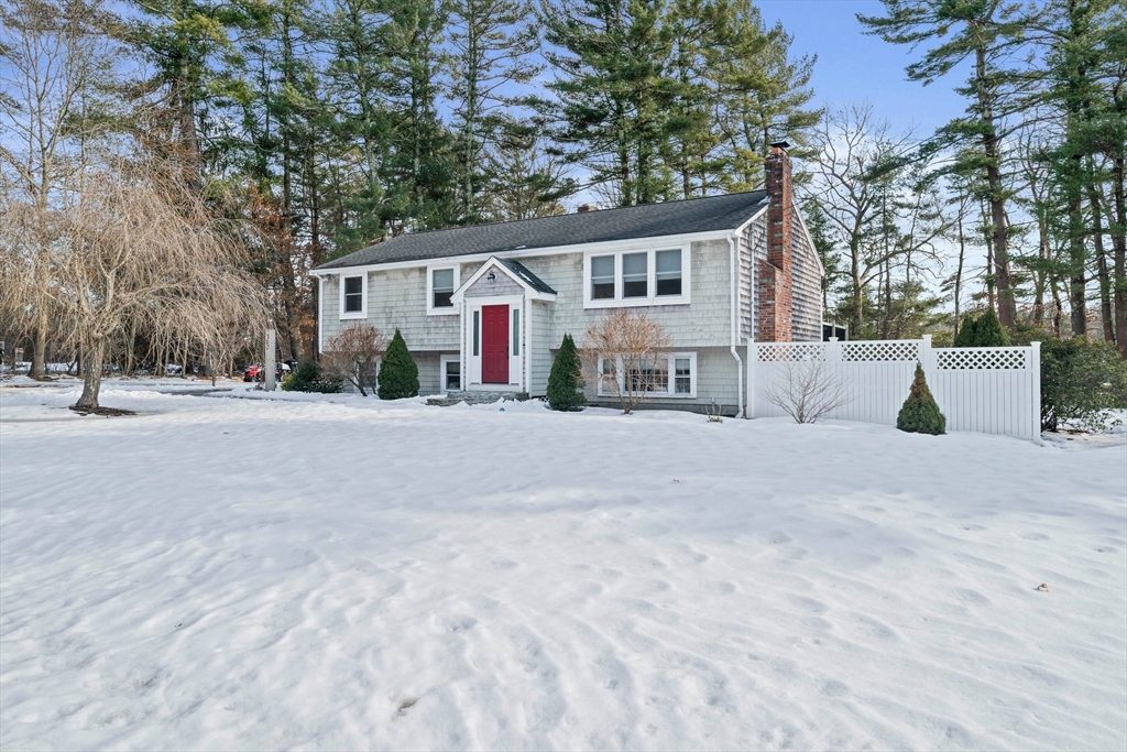 23 Meadow Ln, Duxbury, Massachusetts, 4 Bedrooms Bedrooms, 9 Rooms Rooms,2 BathroomsBathrooms,Residential,For Sale,Meadow Ln,73338674