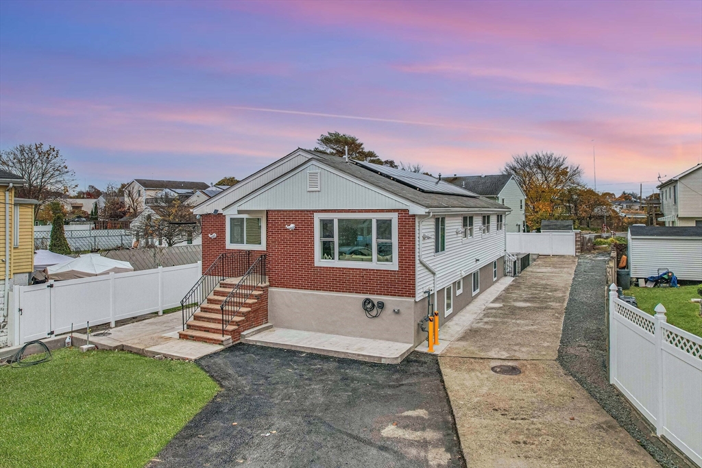 535 Washington Ave, Revere, Massachusetts, 6 Bedrooms Bedrooms, 11 Rooms Rooms,4 BathroomsBathrooms,Residential Income,For Sale,Washington Ave,73309865