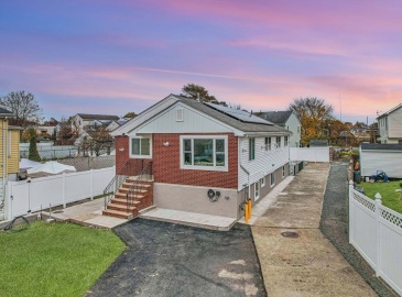 535 Washington Ave, Revere, Massachusetts, 6 Bedrooms Bedrooms, 11 Rooms Rooms,4 BathroomsBathrooms,Residential Income,For Sale,Washington Ave,73309865