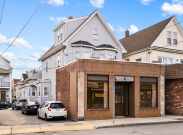 387-389 Main St, Medford, Massachusetts, 5 Bedrooms Bedrooms, 11 Rooms Rooms,2.5 BathroomsBathrooms,Residential Income,For Sale,Main St,73293100