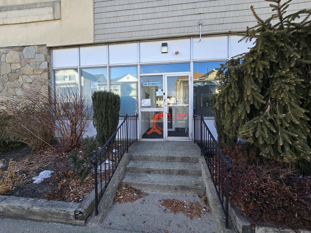 580 Robeson St., Fall River, Massachusetts, ,Commercial Lease,For Rent,Robeson St.,73342264