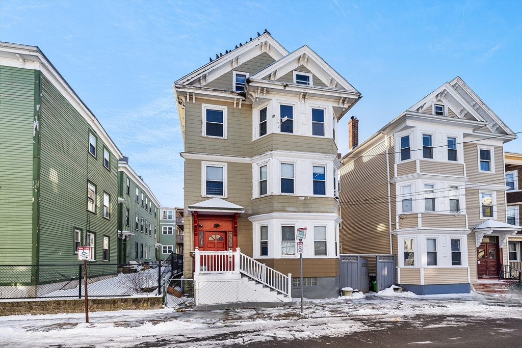 8 Bynner St, Boston, Massachusetts, 7 Bedrooms Bedrooms, 18 Rooms Rooms,3 BathroomsBathrooms,Residential Income,For Sale,Bynner St,73332007