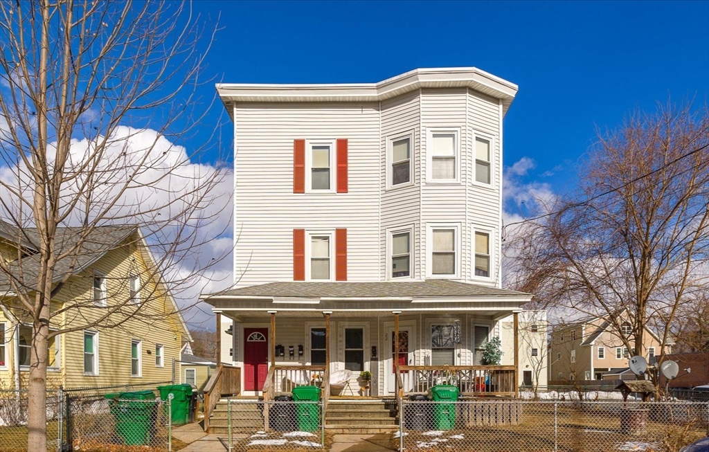 22 Leslie St, Chicopee, Massachusetts, 8 Bedrooms Bedrooms, 18 Rooms Rooms,4 BathroomsBathrooms,Residential Income,For Sale,Leslie St,73334555