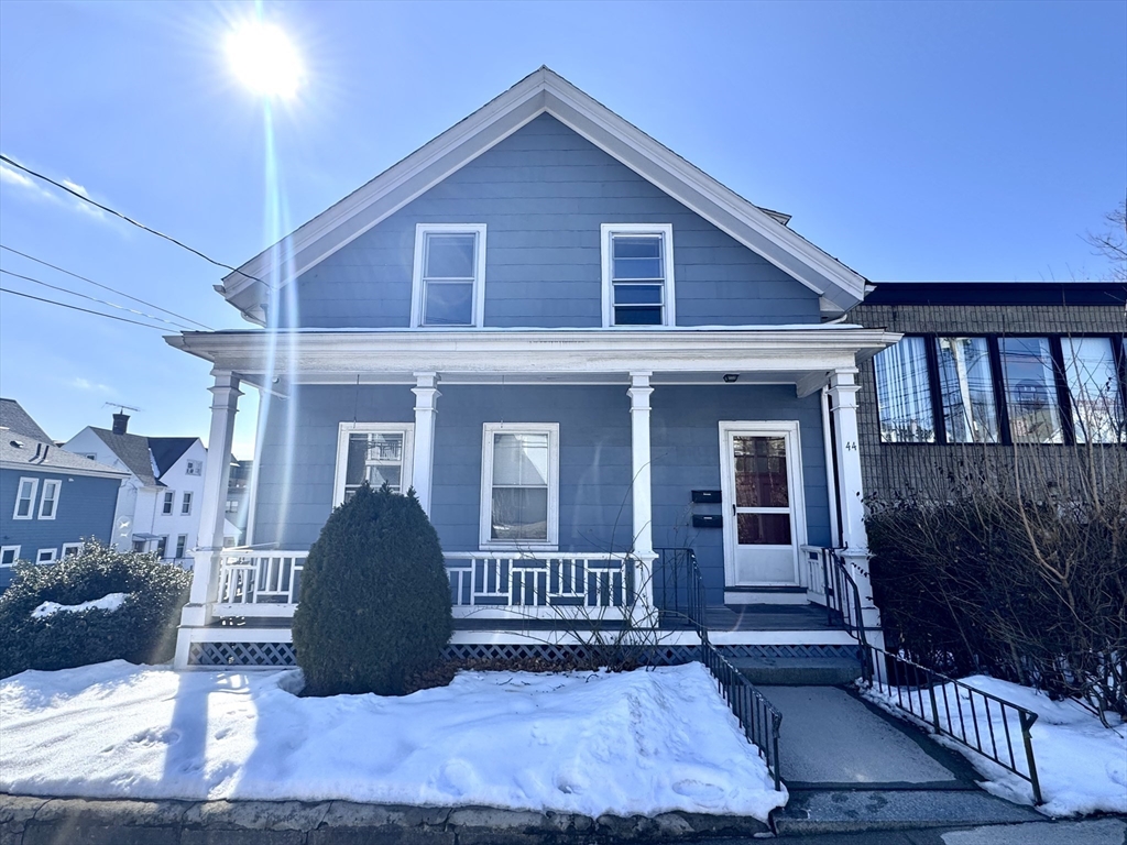 44 Summer Street, Watertown, Massachusetts, 2 Bedrooms Bedrooms, 4 Rooms Rooms,1 BathroomBathrooms,Residential Lease,For Rent,Summer Street,73343833