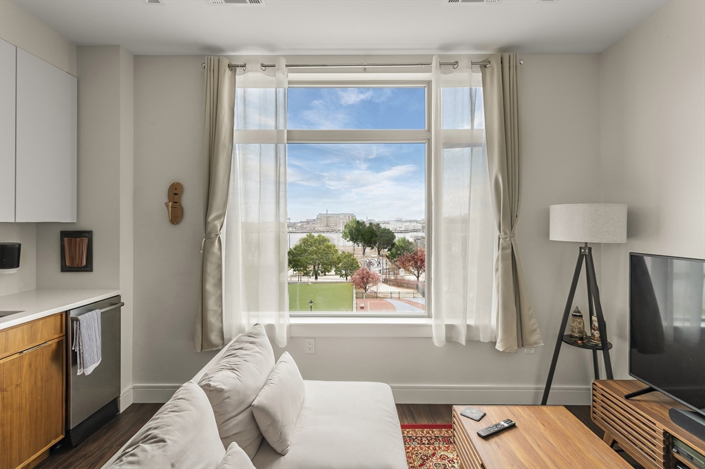 99 Sumner St, Boston, Massachusetts, 1 Bedroom Bedrooms, 3 Rooms Rooms,1 BathroomBathrooms,Residential,For Sale,Sumner St,73343997