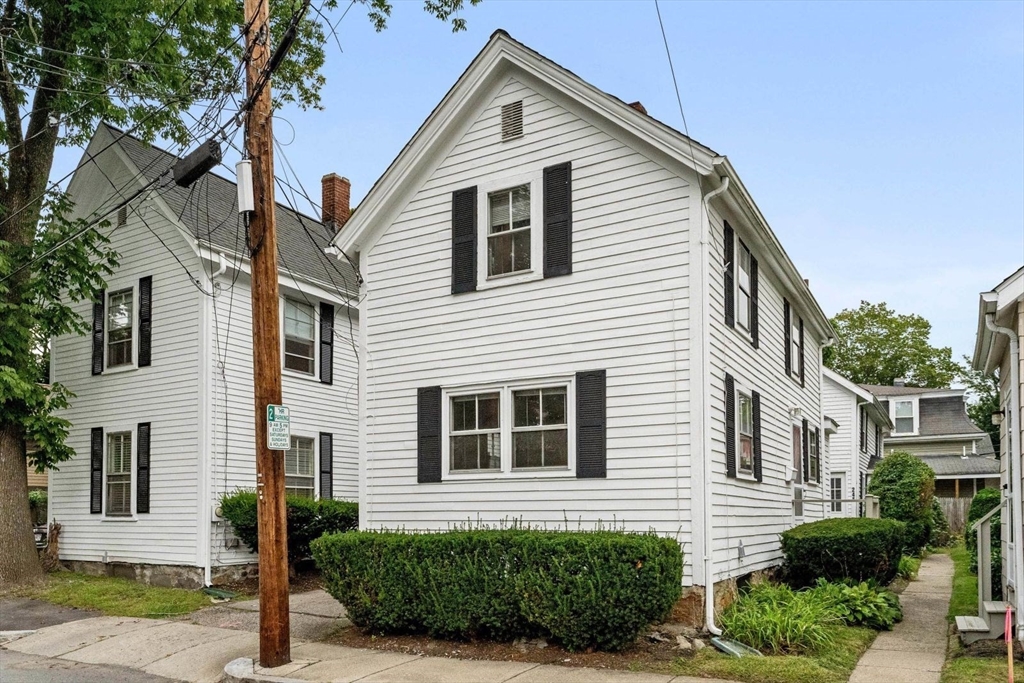 24 School Street, Newton, Massachusetts, 2 Bedrooms Bedrooms, 4 Rooms Rooms,1 BathroomBathrooms,Residential Lease,For Rent,School Street,73344155