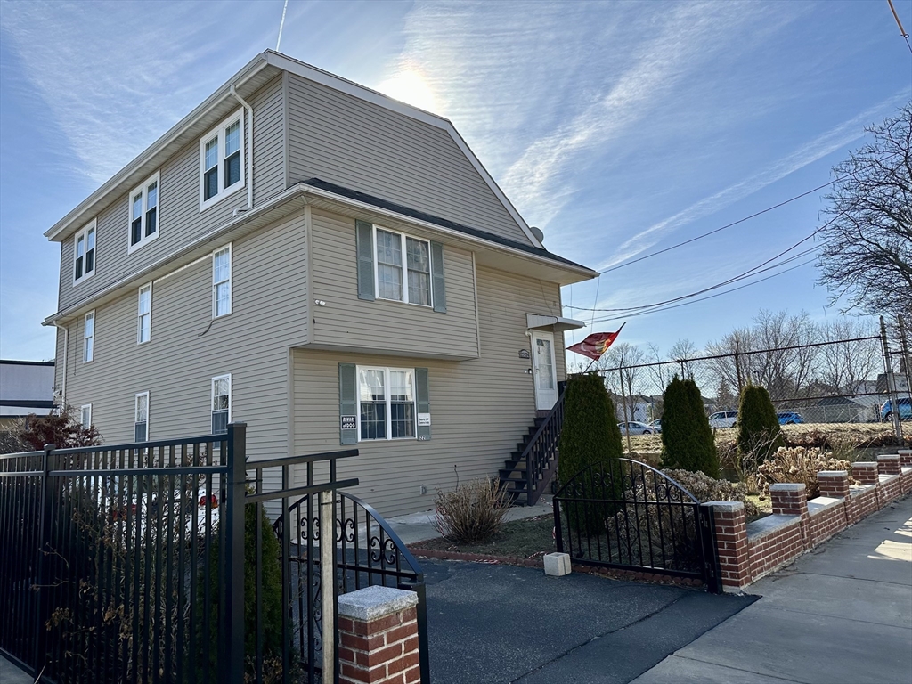 22 Lash Street, Chelsea, Massachusetts, 2 Bedrooms Bedrooms, 4 Rooms Rooms,1 BathroomBathrooms,Residential Lease,For Rent,Lash Street,73344156