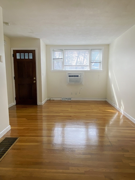 11 Ferdinand Street, Melrose, Massachusetts, 2 Bedrooms Bedrooms, 4 Rooms Rooms,1 BathroomBathrooms,Residential Lease,For Rent,Ferdinand Street,73345068