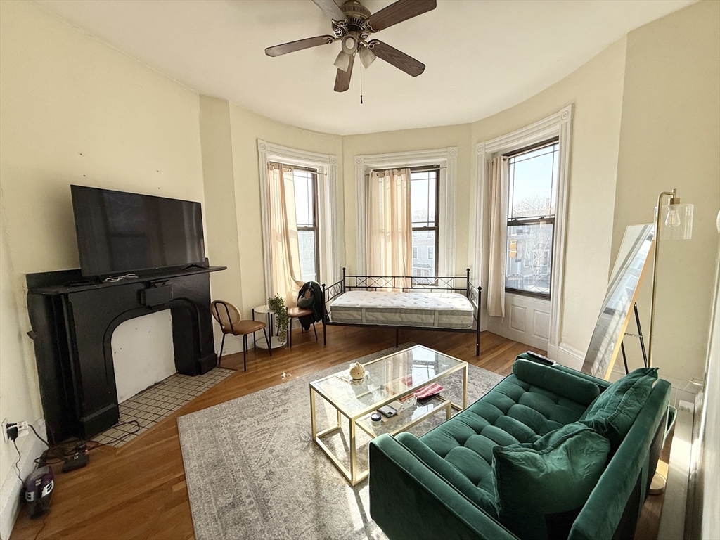 1451 Tremont St, Boston, Massachusetts, 1 Bedroom Bedrooms, 4 Rooms Rooms,1 BathroomBathrooms,Residential Lease,For Rent,Tremont St,73345141