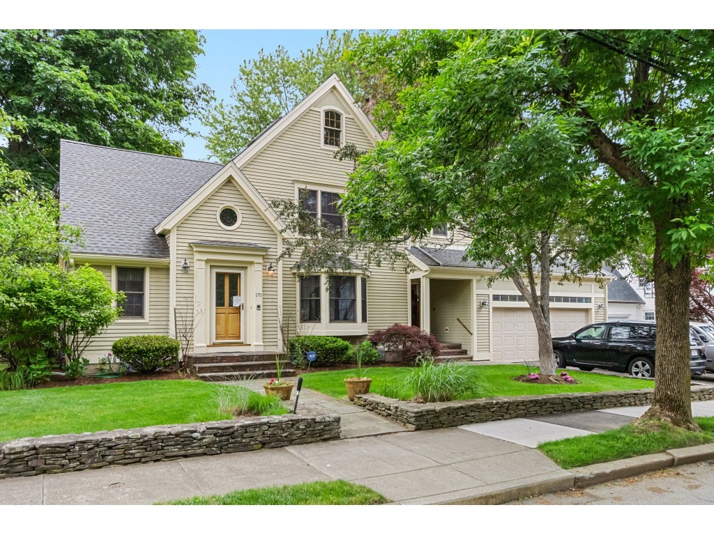 170 Morton St, Newton, Massachusetts, 6 Bedrooms Bedrooms, 12 Rooms Rooms,6 BathroomsBathrooms,Residential Lease,For Rent,Morton St,73346091