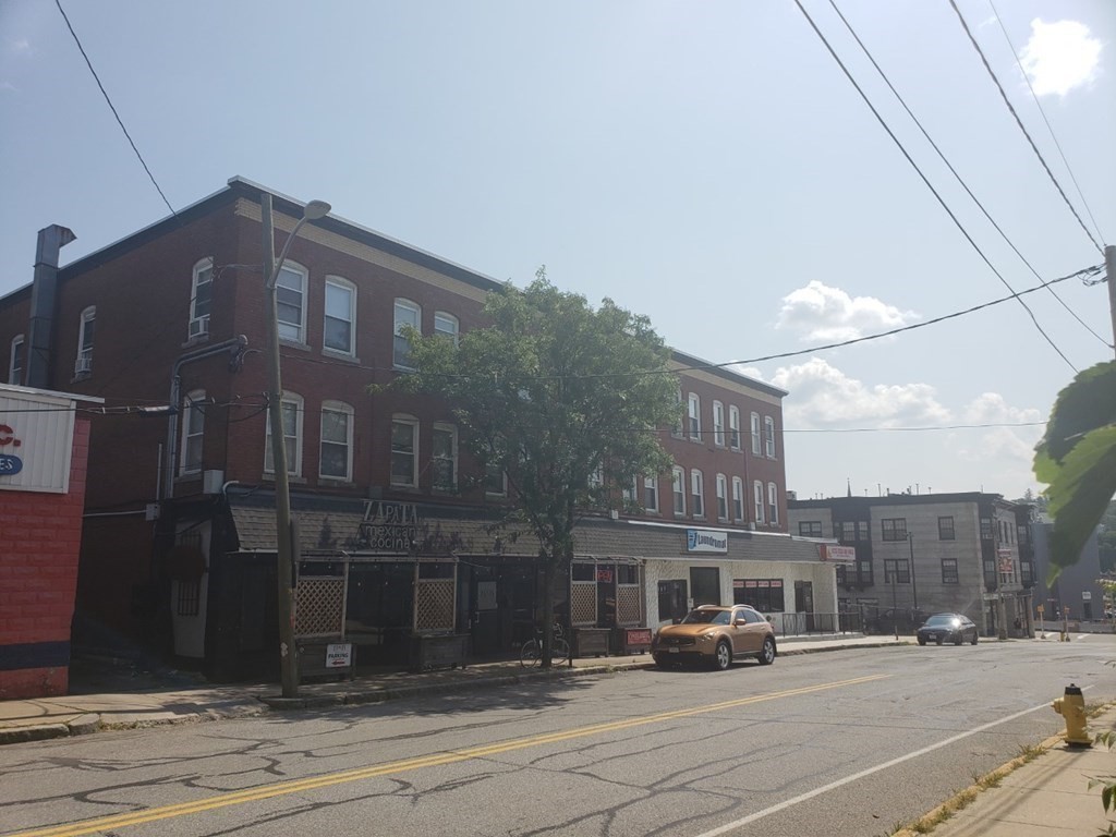 19 1/2 Lunenburg Street, Fitchburg, Massachusetts, 1 Bedroom Bedrooms, 3 Rooms Rooms,1 BathroomBathrooms,Residential Lease,For Rent,Lunenburg Street,73346230