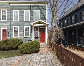 22 Darling Street, Marblehead, Massachusetts, 2 Bedrooms Bedrooms, 5 Rooms Rooms,1 BathroomBathrooms,Residential Lease,For Rent,Darling Street,73346297