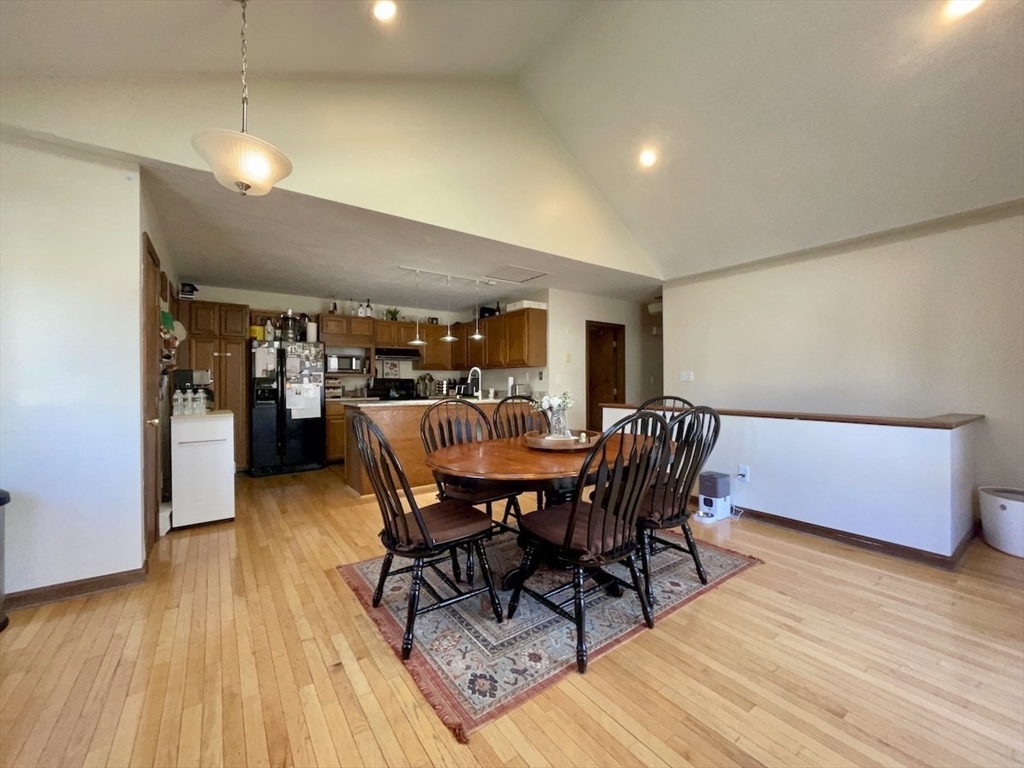 15 Burghardt St, Worcester, Massachusetts, 2 Bedrooms Bedrooms, 8 Rooms Rooms,1 BathroomBathrooms,Residential Lease,For Rent,Burghardt St,73346515