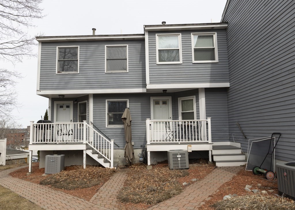 113 School Street, Lowell, Massachusetts, 2 Bedrooms Bedrooms, 5 Rooms Rooms,1.5 BathroomsBathrooms,Residential,For Sale,School Street,73346826