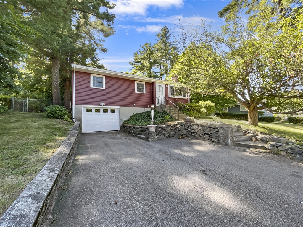 480 Coronation Dr, Franklin, Massachusetts, 3 Bedrooms Bedrooms, 5 Rooms Rooms,1 BathroomBathrooms,Residential,For Sale,Coronation Dr,73259762