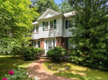 209 Bristol Rd, Wellesley, Massachusetts, 4 Bedrooms Bedrooms, 8 Rooms Rooms,3 BathroomsBathrooms,Residential,For Sale,Bristol Rd,73250011