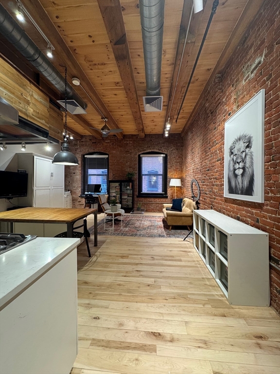 21 Wormwood St, Boston, Massachusetts, 1 Bedroom Bedrooms, 2 Rooms Rooms,1 BathroomBathrooms,Residential,For Sale,Wormwood St,73350830