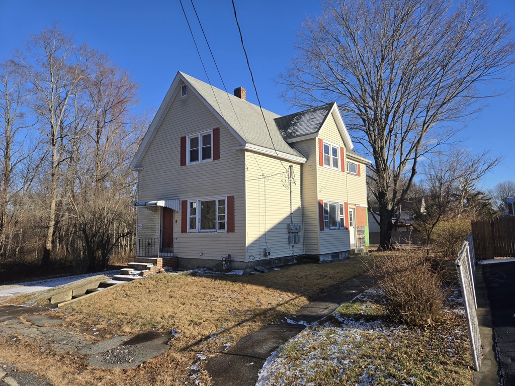 9 Akron Ln, Taunton, Massachusetts, 4 Bedrooms Bedrooms, 9 Rooms Rooms,2 BathroomsBathrooms,Residential Income,For Sale,Akron Ln,73350856