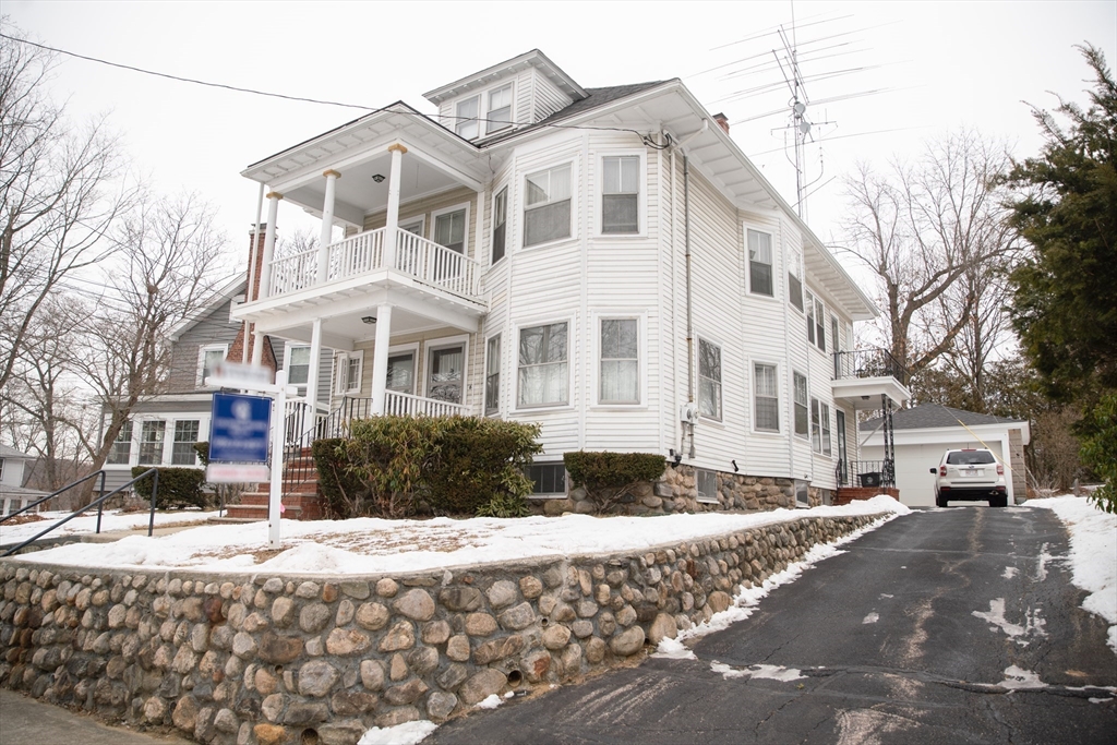 6 Philip St, Haverhill, Massachusetts, 6 Bedrooms Bedrooms, 12 Rooms Rooms,2 BathroomsBathrooms,Residential Income,For Sale,Philip St,73331985