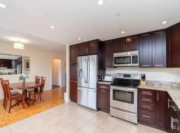 145 Pinckney Street, Boston, Massachusetts, 2 Bedrooms Bedrooms, 8 Rooms Rooms,2 BathroomsBathrooms,Residential,For Sale,Pinckney Street,73234449