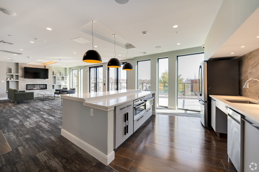 9 Central St, Somerville, Massachusetts, 2 Bedrooms Bedrooms, 5 Rooms Rooms,1 BathroomBathrooms,Residential Lease,For Rent,Central St,73352170