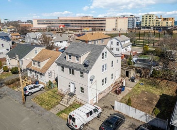 26 Curtis Rd, Revere, Massachusetts, 6 Bedrooms Bedrooms, 14 Rooms Rooms,2.5 BathroomsBathrooms,Residential Income,For Sale,Curtis Rd,73354070