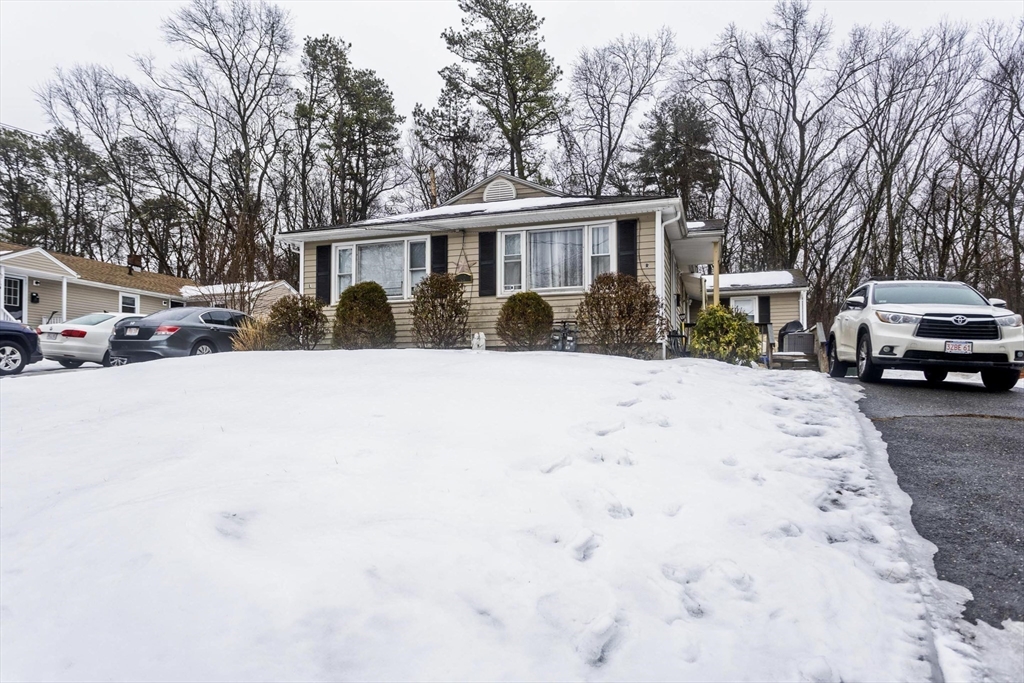 53 Gail St, Springfield, Massachusetts, 6 Bedrooms Bedrooms, 10 Rooms Rooms,2 BathroomsBathrooms,Residential Income,For Sale,Gail St,73354103
