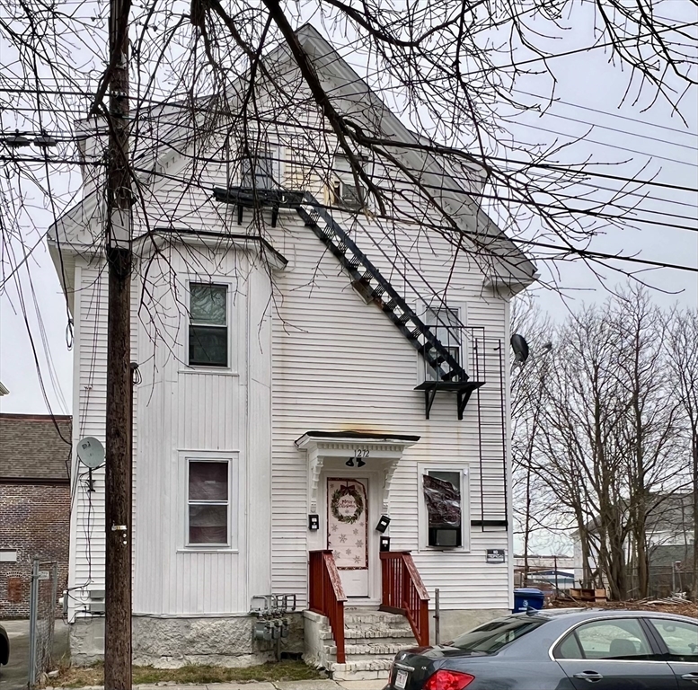 1272 Pleasant St, New Bedford, Massachusetts, 6 Bedrooms Bedrooms, 15 Rooms Rooms,3 BathroomsBathrooms,Residential Income,For Sale,Pleasant St,73324247