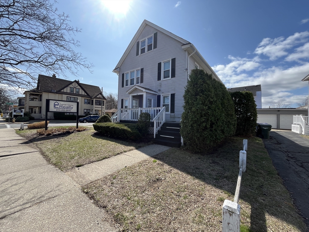 914-916 Belmont Ave, Springfield, Massachusetts, 2 Bedrooms Bedrooms, 6 Rooms Rooms,1.5 BathroomsBathrooms,Residential Income,For Sale,Belmont Ave,73355288