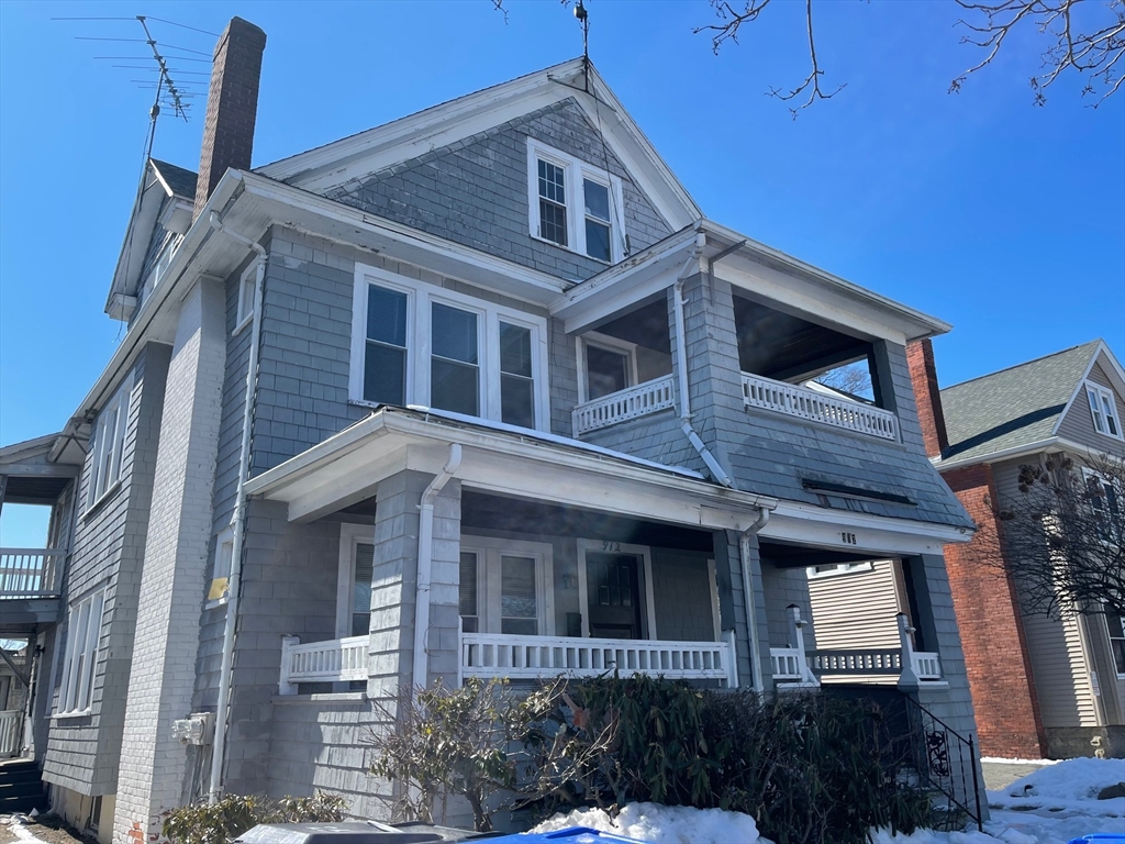 910-912 Belmont Ave, Springfield, Massachusetts, 6 Bedrooms Bedrooms, 12 Rooms Rooms,2 BathroomsBathrooms,Residential Income,For Sale,Belmont Ave,73355287