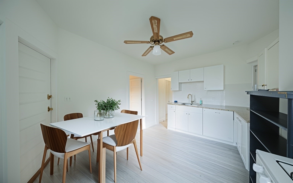 38 Jefferson St, Cambridge, Massachusetts, 2 Bedrooms Bedrooms, 4 Rooms Rooms,1 BathroomBathrooms,Residential Lease,For Rent,Jefferson St,73356100
