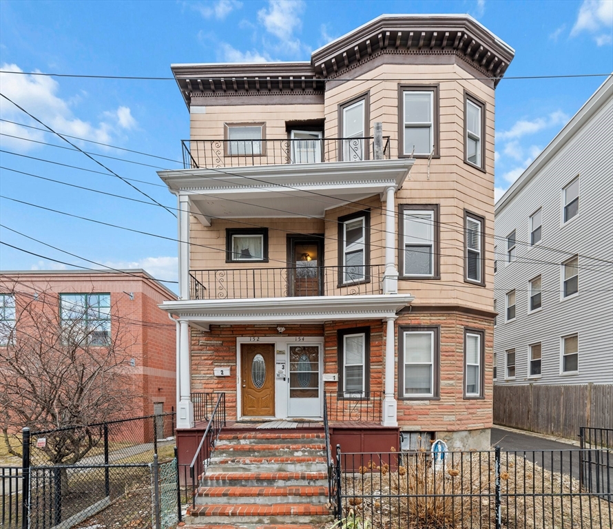 154 Glen St, Somerville, Massachusetts, 10 Bedrooms Bedrooms, 18 Rooms Rooms,3 BathroomsBathrooms,Residential Income,For Sale,Glen St,73356674