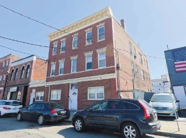125-129 Arlington St, Chelsea, Massachusetts, 13 Bedrooms Bedrooms, 27 Rooms Rooms,9 BathroomsBathrooms,Residential Income,For Sale,Arlington St,73357408