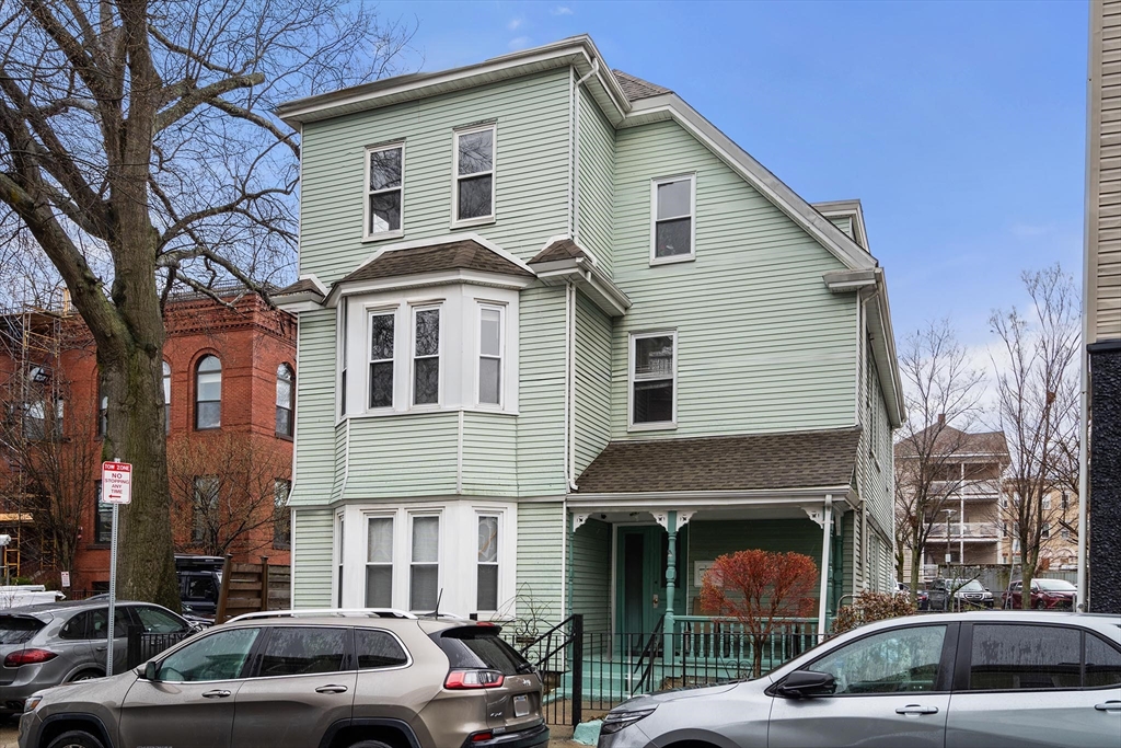 7 Wyman St, Boston, Massachusetts, 5 Bedrooms Bedrooms, 11 Rooms Rooms,3 BathroomsBathrooms,Residential Income,For Sale,Wyman St,73357285