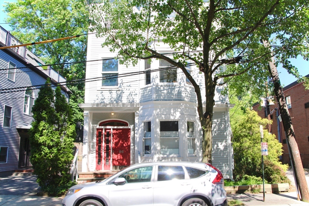 94-98 Banks Street, Cambridge, Massachusetts, 6 Bedrooms Bedrooms, 12 Rooms Rooms,3 BathroomsBathrooms,Residential Income,For Sale,Banks Street,73357255