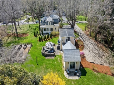 472 & 474 Davisville Rd, Falmouth, Massachusetts, 7 Bedrooms Bedrooms, 20 Rooms Rooms,4 BathroomsBathrooms,Residential Income,For Sale,Davisville Rd,73357477
