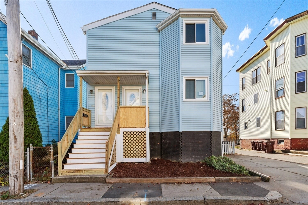 55 Paris St, Everett, Massachusetts, 4 Bedrooms Bedrooms, 10 Rooms Rooms,3 BathroomsBathrooms,Residential Income,For Sale,Paris St,73314025