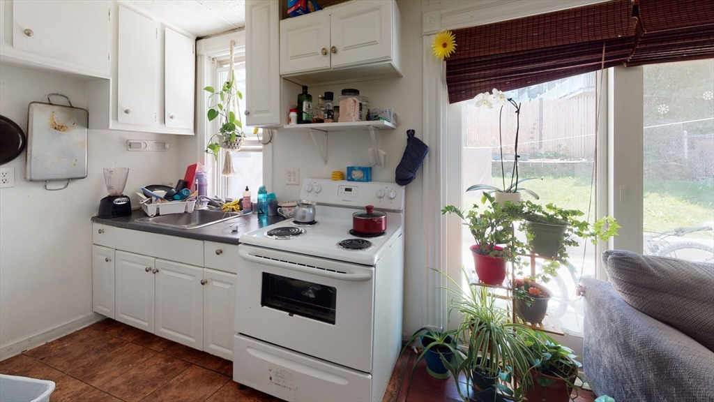 23 Endicott Ave, Revere, Massachusetts, 1 Bedroom Bedrooms, 3 Rooms Rooms,1 BathroomBathrooms,Residential Lease,For Rent,Endicott Ave,73358565