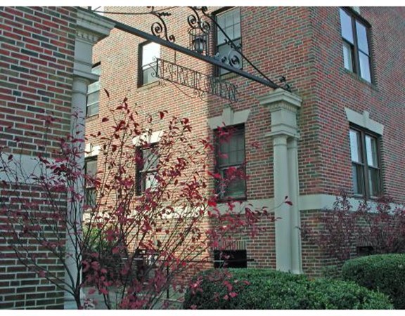 1982 Commonwealth Ave, Boston, Massachusetts, 2 Bedrooms Bedrooms, 4 Rooms Rooms,1 BathroomBathrooms,Residential Lease,For Rent,Commonwealth Ave,73359244