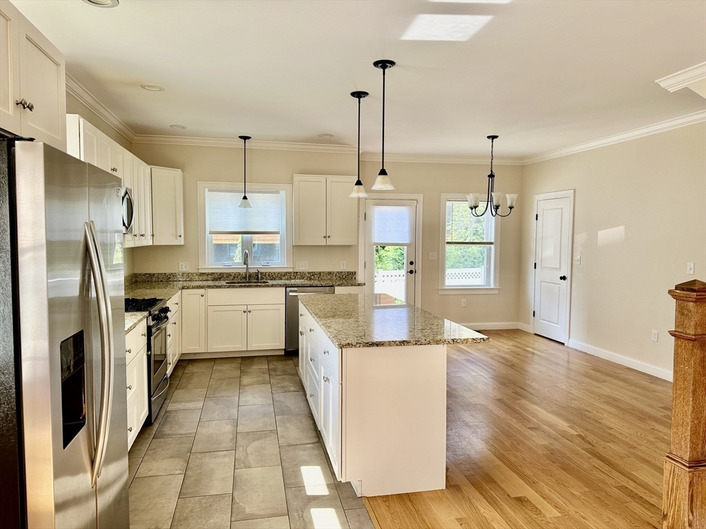 24 Waltham St, Watertown, Massachusetts, 3 Bedrooms Bedrooms, 6 Rooms Rooms,3.5 BathroomsBathrooms,Residential Lease,For Rent,Waltham St,73360231